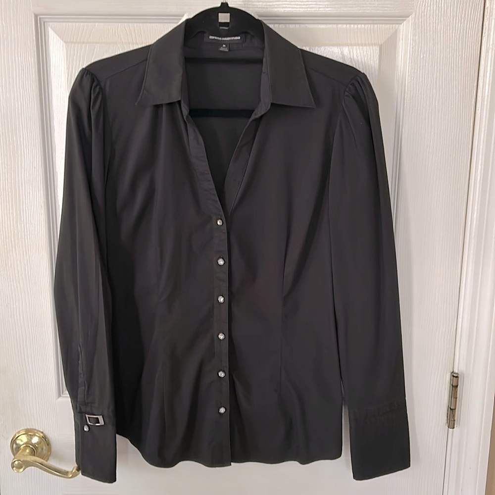 Express Design Studio SZ M ~ Swavorski Crystals adorn buttons~fitted stretch top